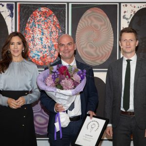 Lars Bach med Dronning Mary og minister Jesper Pedersen