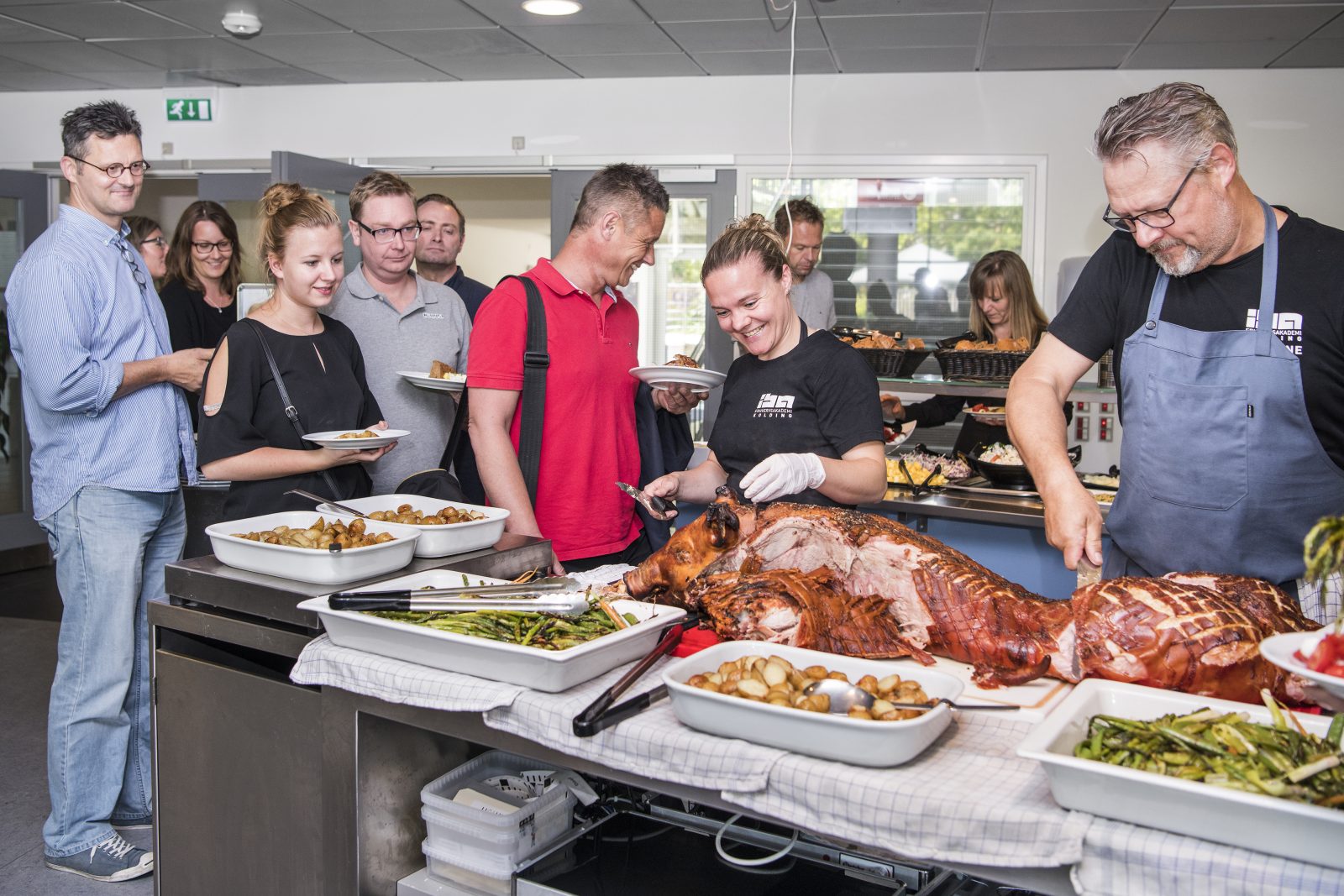 Billede af festmåltidet, da IBA fejrede sin akkreditering.Picture of the feast when IBA celebrated the accreditation.