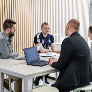 Stemningsbillede fra gruppearbejde på efteruddannelse