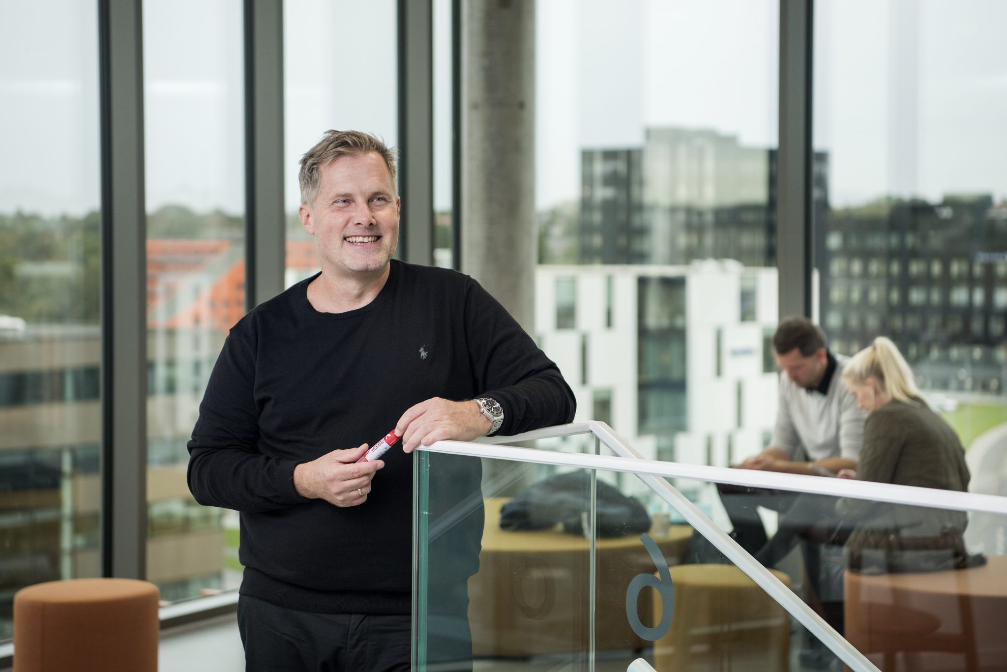 Billede af Jens Handbergved trappen på IBA