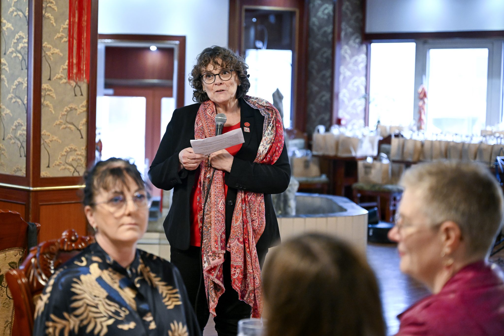 Picture of Jeanette Lemmergaard giving a speech.