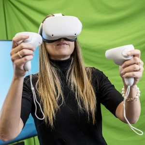 Billede af Anne-Mette med VR briller