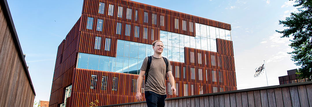 22-årige Jacob har skabt sit eget firma, mens han studerede