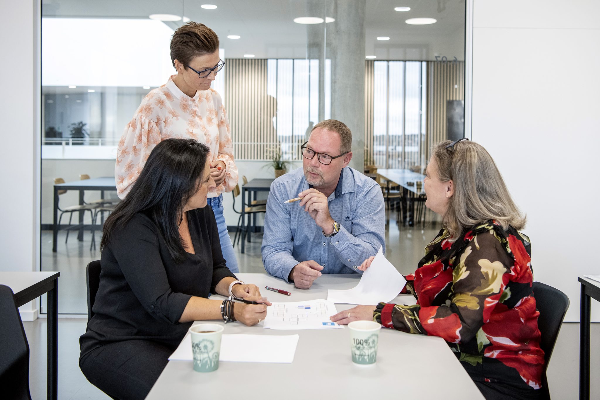 Studerende på efteruddannelse, der har undervisning med deres underviser, Marie Føgh Bierholm