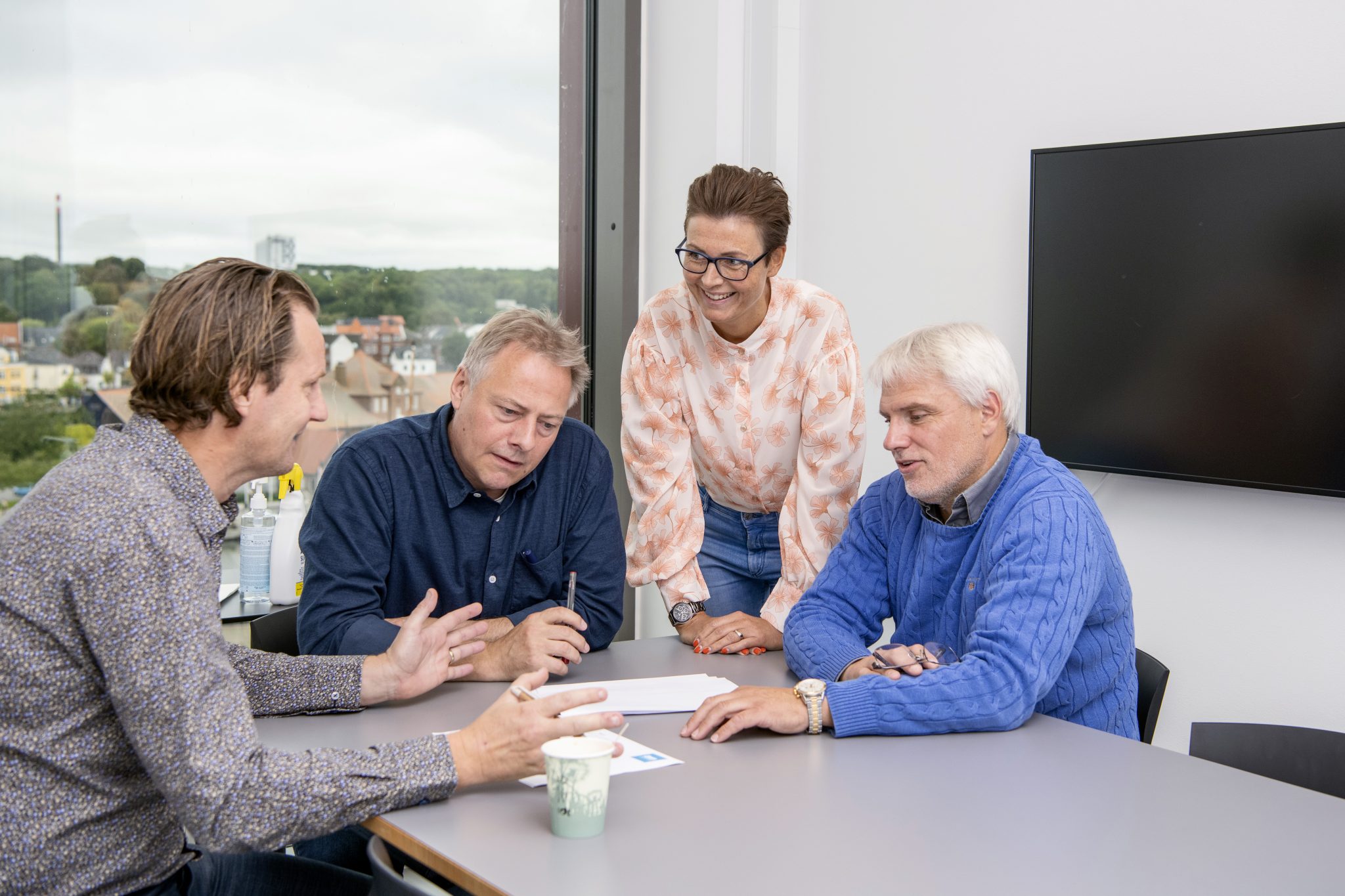 Studerende på efteruddannelse, der har undervisning med deres underviser, Marie Føgh Bierholm
