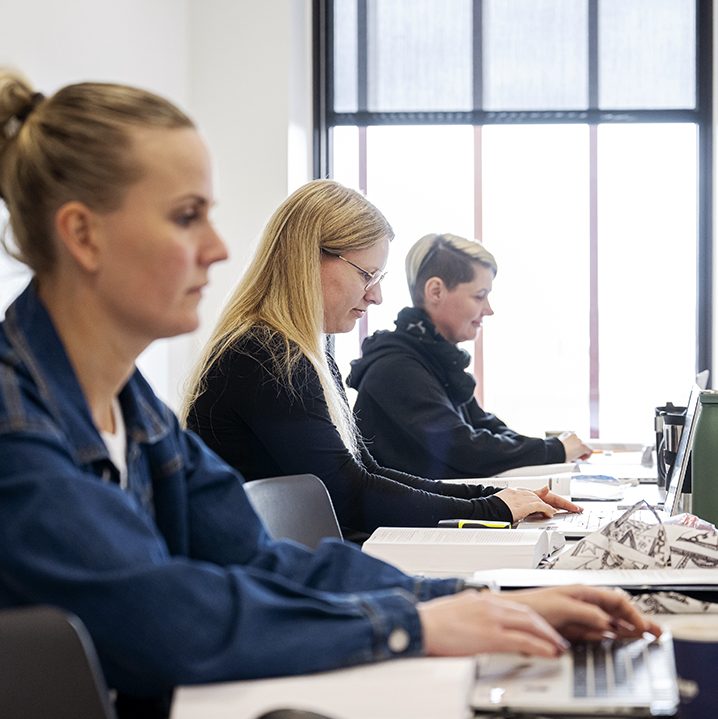 Studerende til undervisning på efteruddannelse