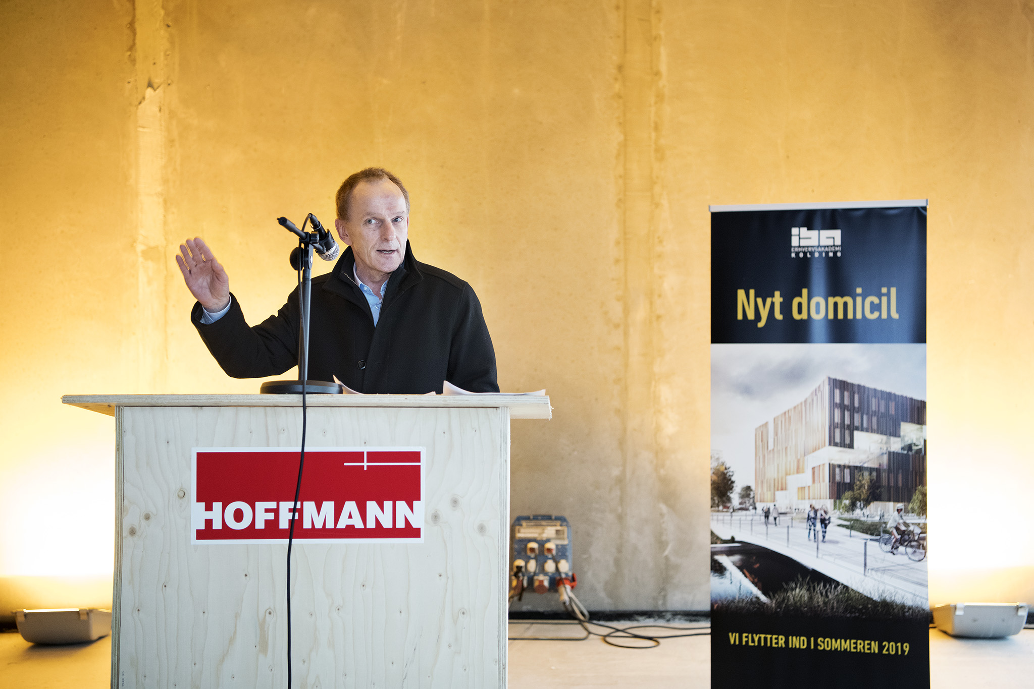 Niels Egelund, der holder tale til rejsegildet.