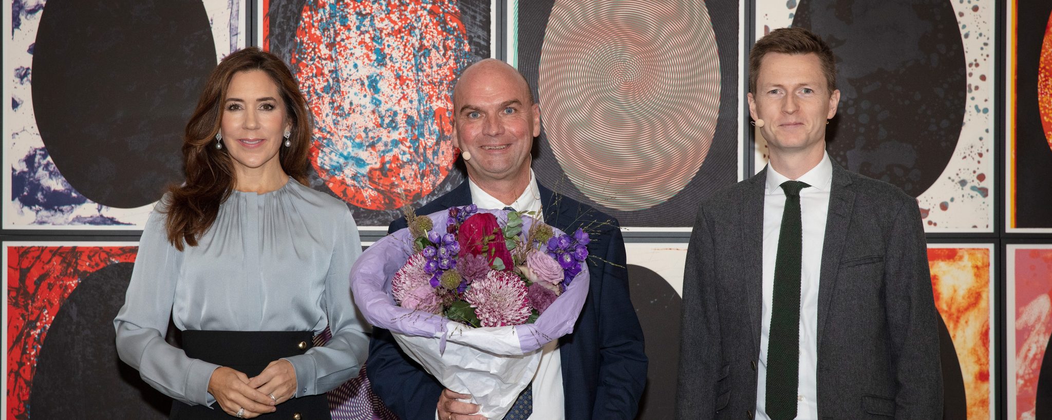 Lars Bach flankeret af ministeren og Dronning Mary