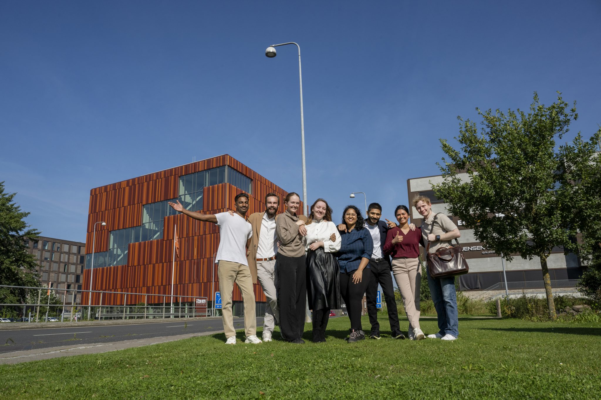 Students standing in front of the IBA.