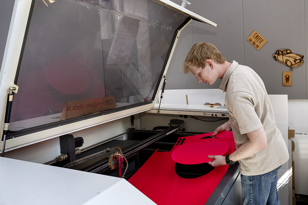 Billede af studerende i Maker Space.