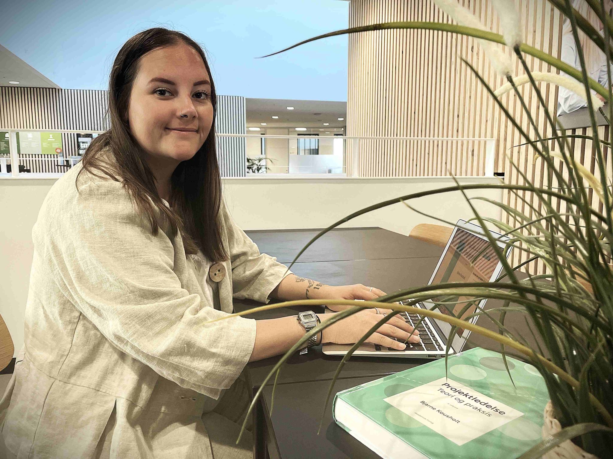 Line Lund bruger en AI-trænet chatbot som stuiemakker.