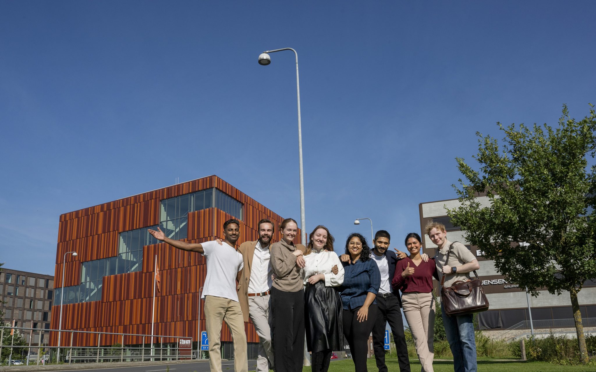 Students standing in front of the IBA.