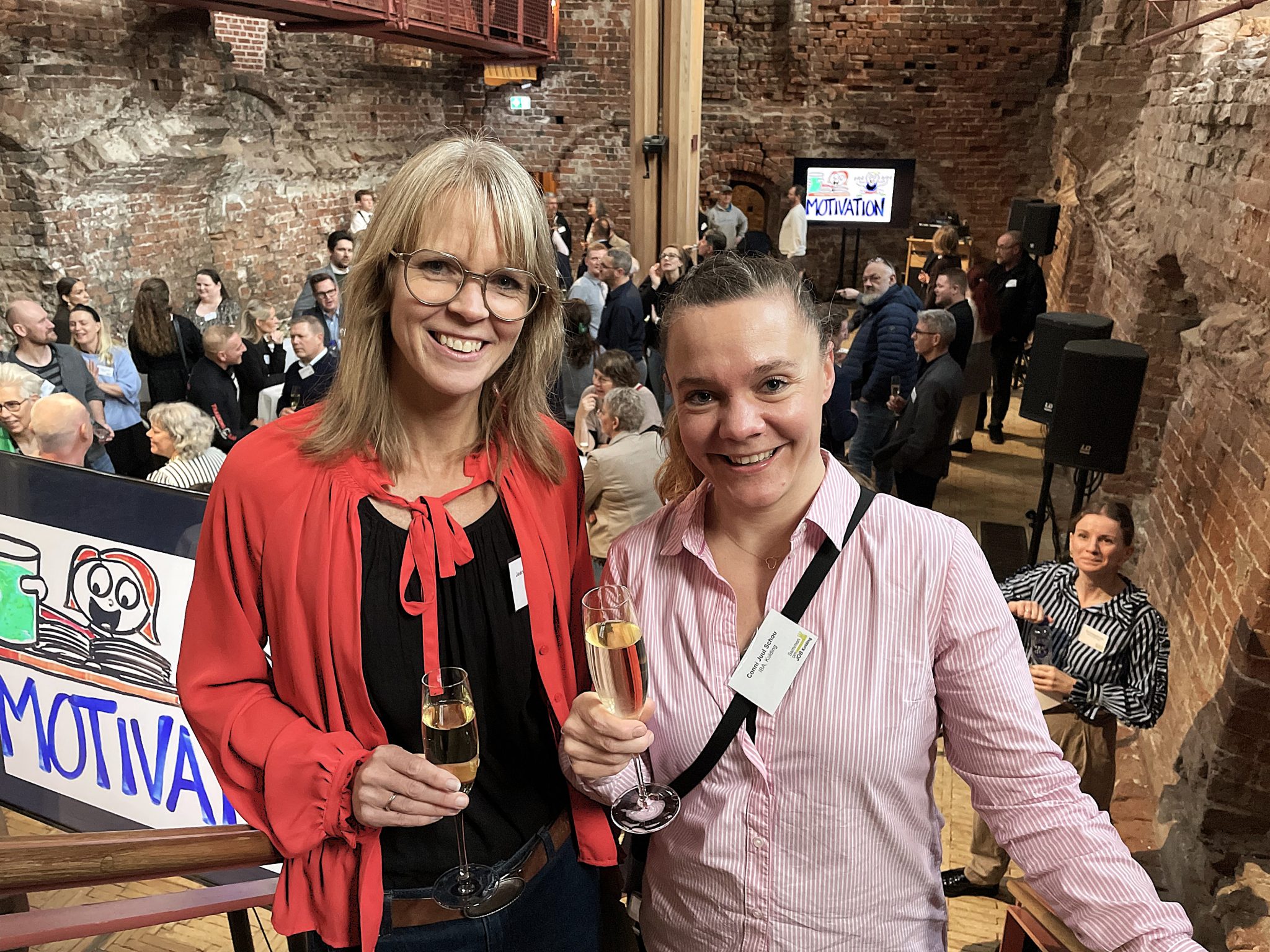 Karen Stamer (til venstre) og Conni Juul Shcou på Koldinghus.