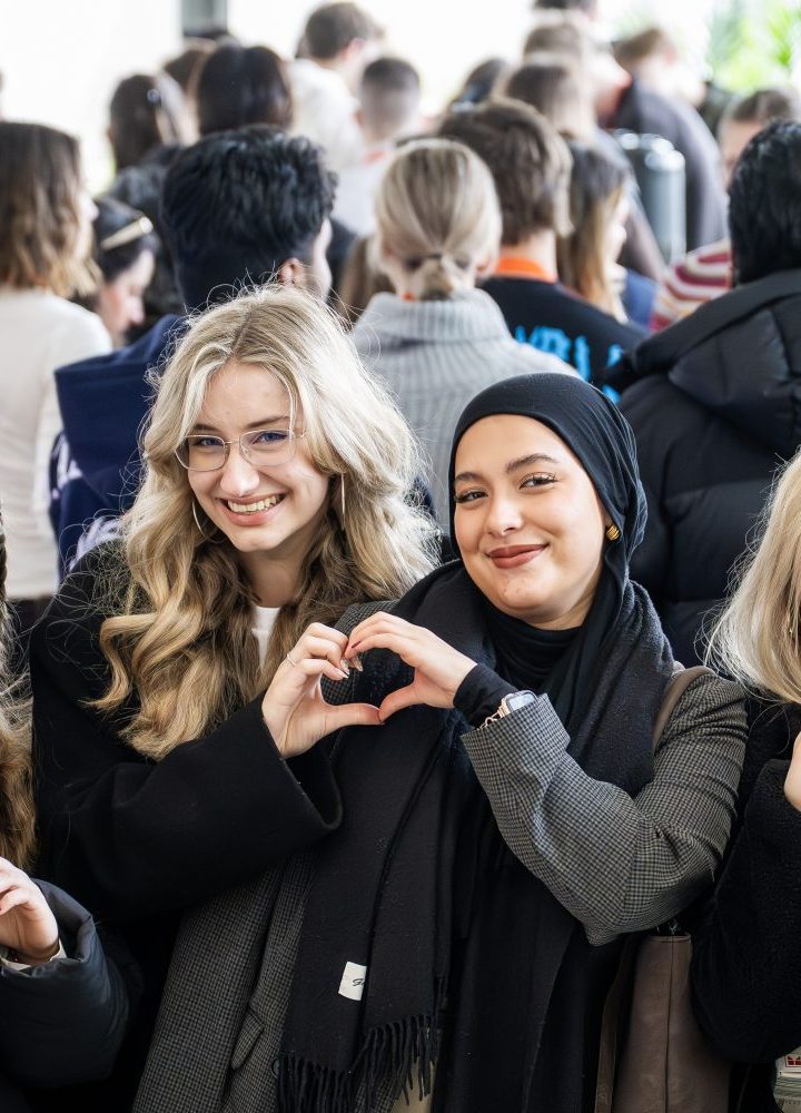 Photo of international students at the IBA